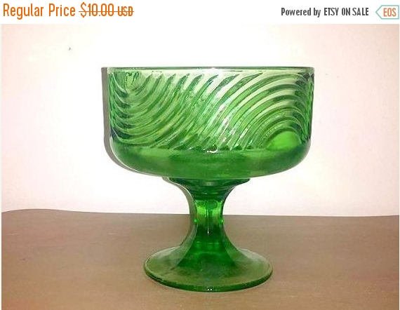 JunkYardBlonde's tweet photo. Vintage E O Brody Green Glass Compote,Green Glass Compote,Footed Compo… https://t.co/2TN8S8q2HB #Etsy #FootedCompote https://t.co/q60all5I5x