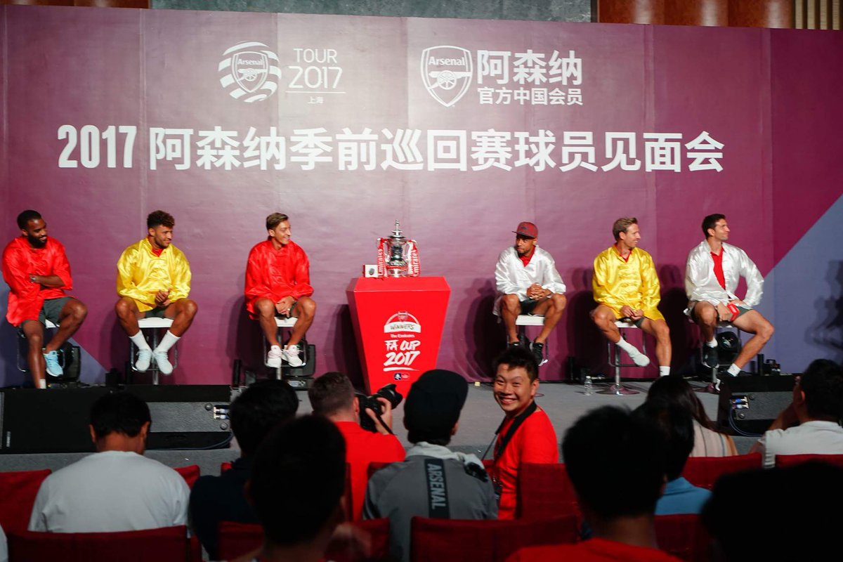 alfredafc1886's tweet photo. Very happy to see my gooner buddy took pics with professional photographer Stuart!! 
@Arsenal @Stuart_PhotoAFC @wmted 
#ArsenalinShanghai https://t.co/OZIpMHI6BS
