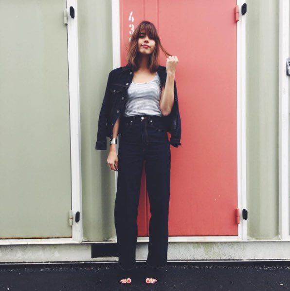 azul_by_moussy's tweet photo. 【本日7/27 18:00開始‼️】
イロチ買いする人続出⁈
幻のハイウエストワイドデニム(OWカラー)がWEB先行予約開始👖✨
instagram📷@ satobyy
https://t.co/rHCNhuCxDJ
#AZULBYMOUSSY
#AREDENIM https://t.co/3pFU3XO06I