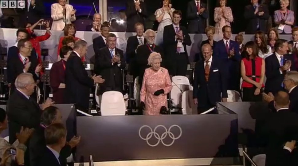 BBCSport's tweet photo. #OnThisDay in 2012

James Bond &amp; The Queen* landed in the Olympic Stadium to open #London2012 👉
 https://t.co/XPZphCuLJL

*Definitely them🤔 https://t.co/PR71Go68lj