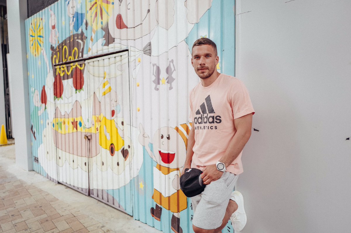 Podolski10's tweet photo. City Spirit 🇯🇵 #poldi #japan #kobe 🚶🏼 https://t.co/wb52nyeAUp