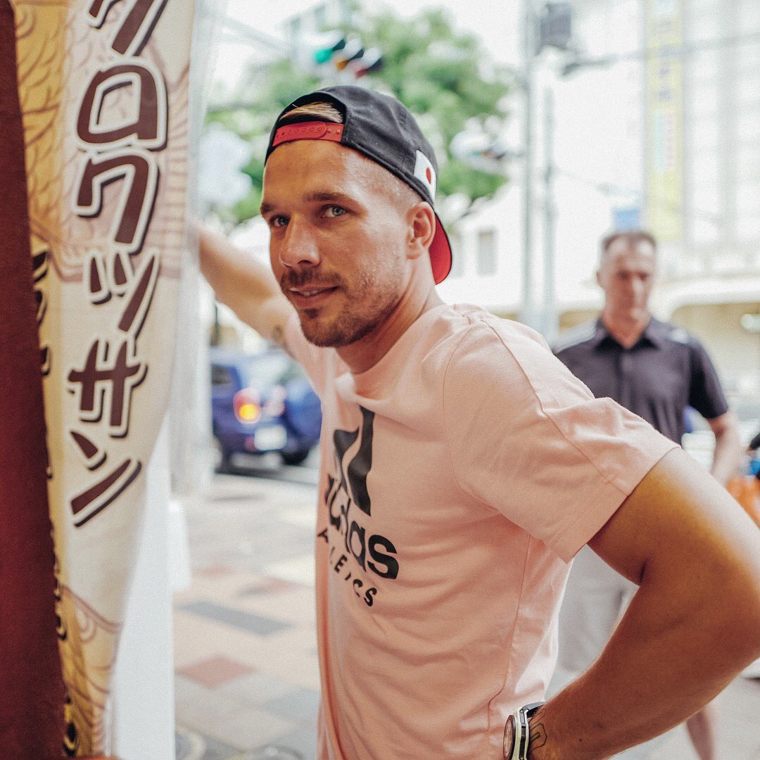 Podolski10's tweet photo. City Spirit 🇯🇵 #poldi #japan #kobe 🚶🏼 https://t.co/wb52nyeAUp