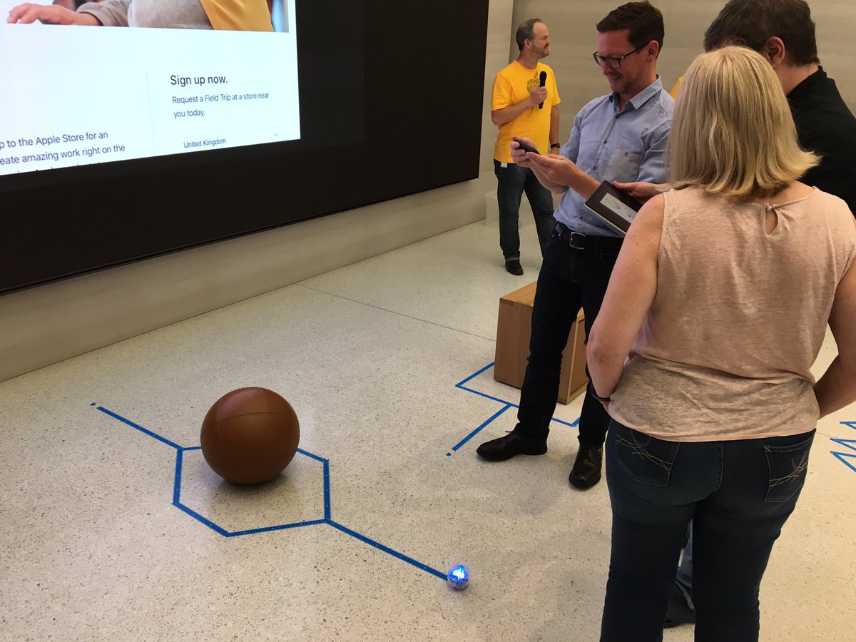 EDTECH_Richard's tweet photo. Coding with sphero at Regent St @AppleEDU #ukedtech 👍 https://t.co/4pVDivutJI
