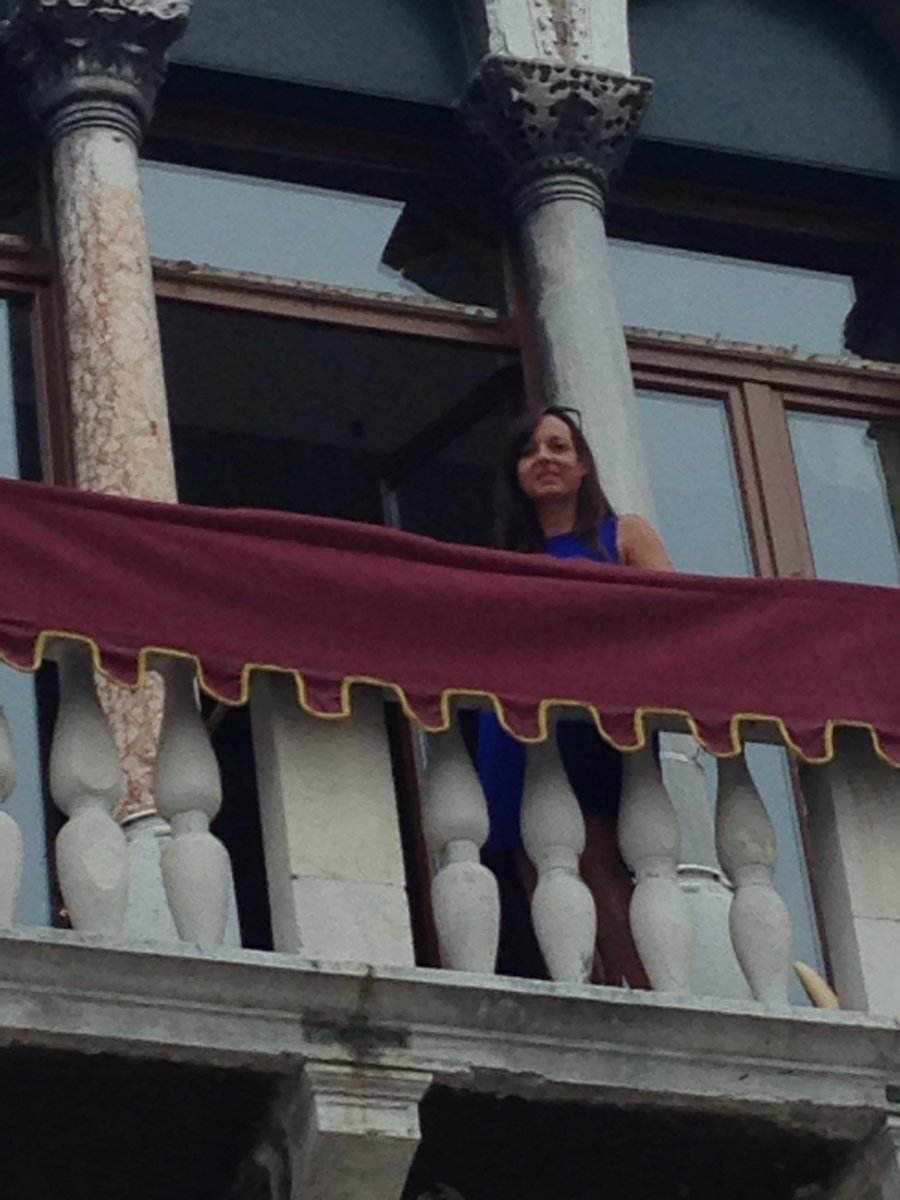 am2791's tweet photo. Juliet (aka Lisa...) at the balcony of our hotel room (Romeo taking the pic!) - first wedding anniversary in Venice🍾😍😍!! https://t.co/KO52A75ubY