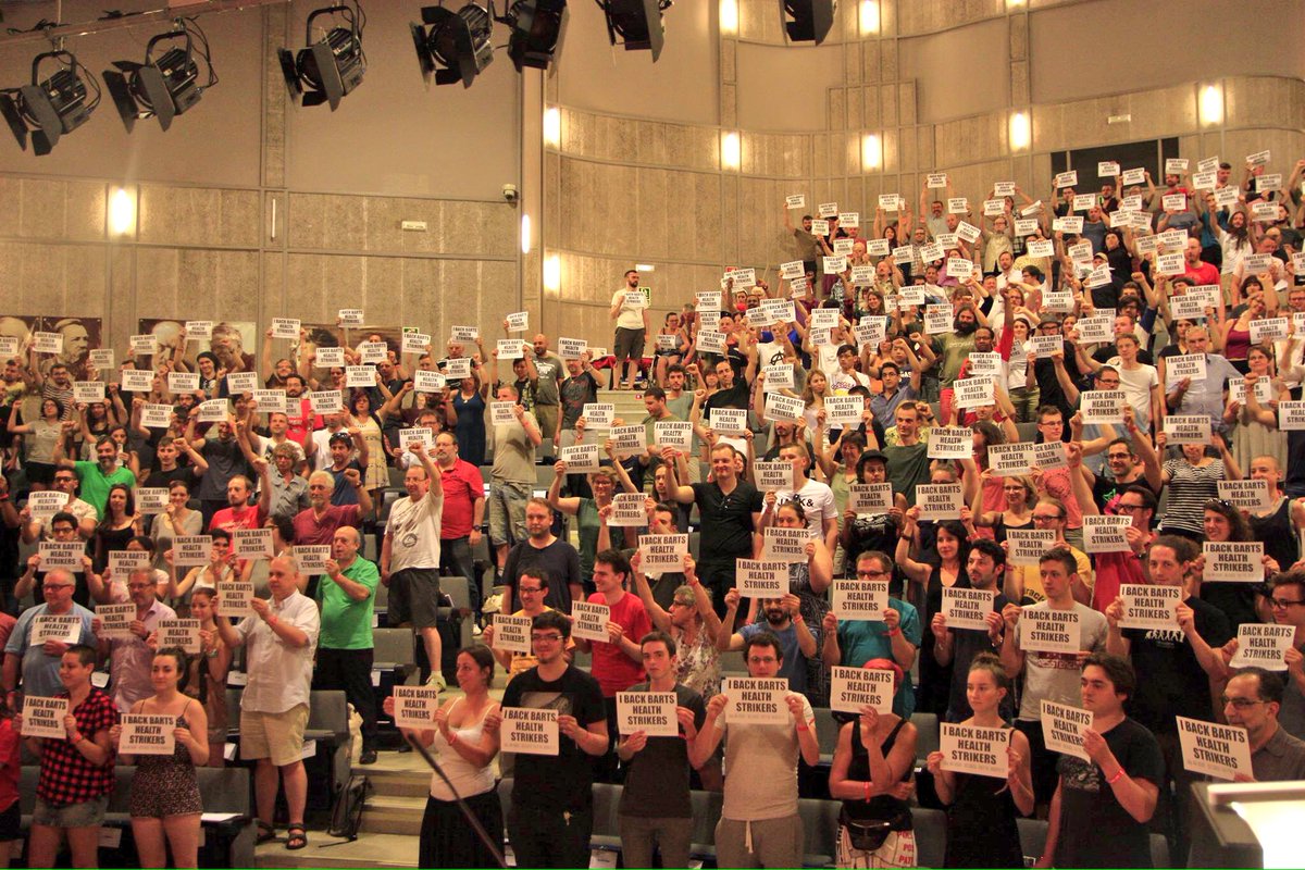 IzquierdaRevol's tweet photo. @Socialist_party La huelga, combativa y militante, está siendo referencia. ¡Aquí la portada del @Socialistpaper y la solidaridad de la #CWISummerSchool! ✊🏼 https://t.co/xqyInjM9ce