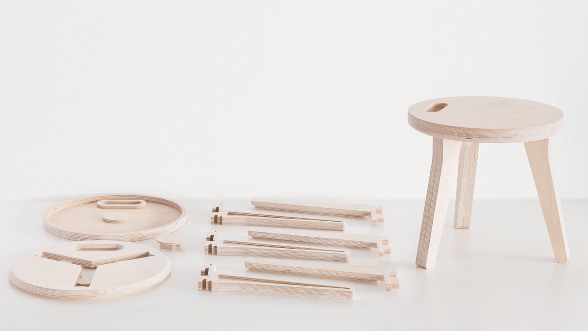 CraftsCouncilUK's tweet photo. ‘It's become part of the makerspace aesthetic’ – history of plywood by @V_and_A's Christopher Wilk @craftsmagazine https://t.co/vmNzS8hUES https://t.co/9n02nQD86z