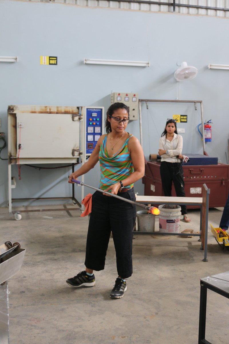Reshmi_dey_'s tweet photo. At #GLASSPERIENCE
#GlassArtist #GlassArtStudio #GlassBlowingIndia https://t.co/J8U7R4mCbP
