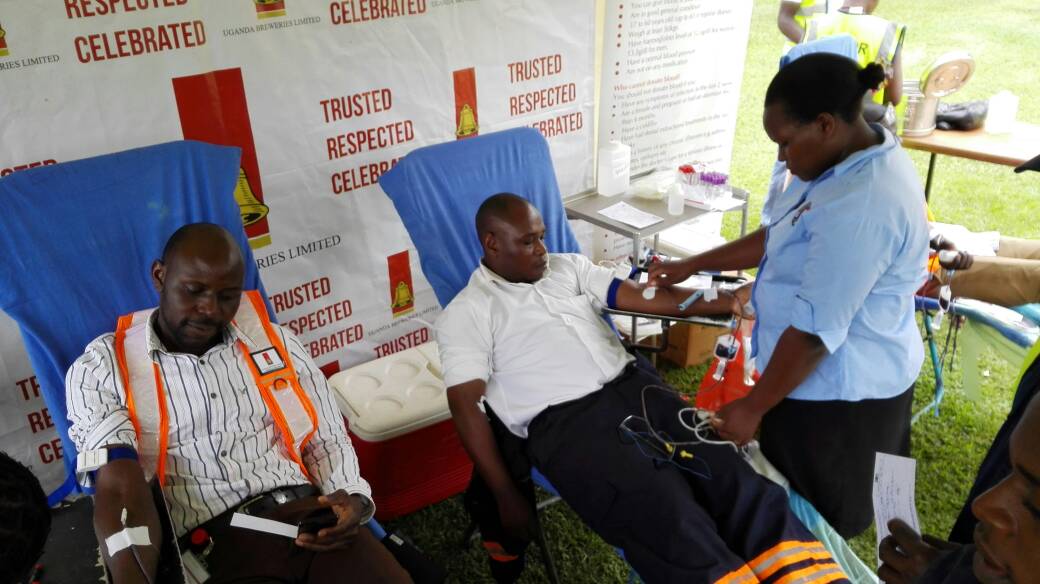 StKyamutetera's tweet photo. Safe blood saves lives.@UgandaBreweries joins #77DOGB campaign to raise 30,800 units of blood.#71PintsAt71 https://t.co/K6nWkUMrNA