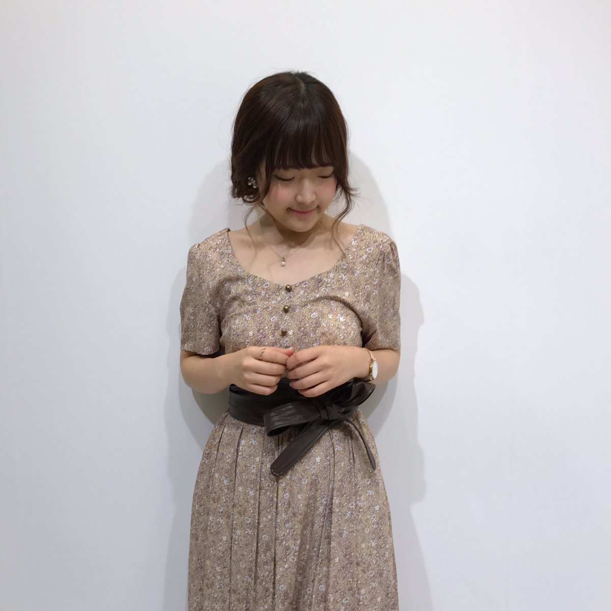 Uzivatel Dazzlin渋谷109店 Na Twitteru いよいよ明日発売 花柄マキシワンピース 6 900 Tax Size S M Color オフホワイト ベージュ レッド ネイビー マキシ丈が夏らしくバックの大きくあいたカットや細かなディテールがきれいなシルエットに仕上げるワンピース