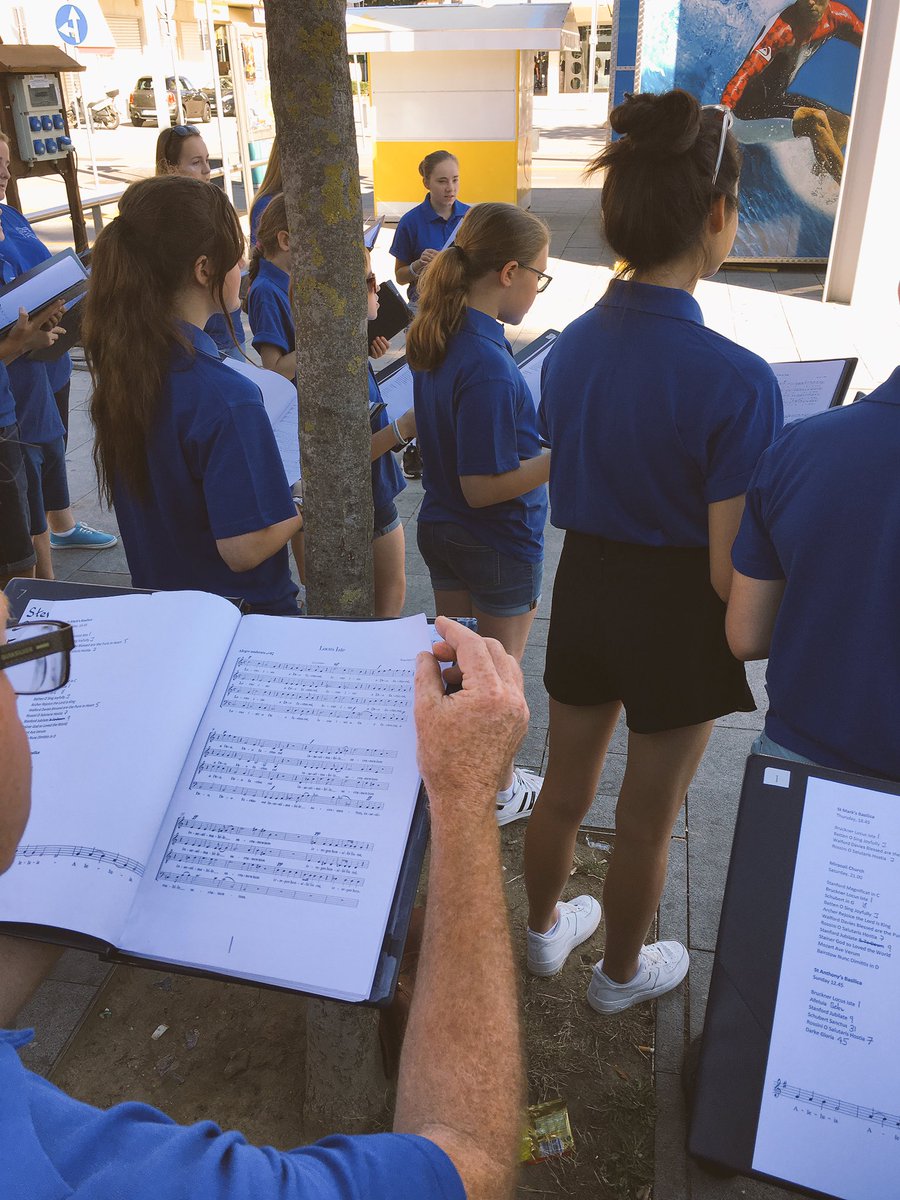Morning rehearsal "al fresco" <a href="/ChoirPriory/">Priory Choir</a> <a href="/thepriorychurch/">Christchurch Priory (archived)</a> Great acoustic in the town square. St Mark's Basilica later! #XChVenice2017