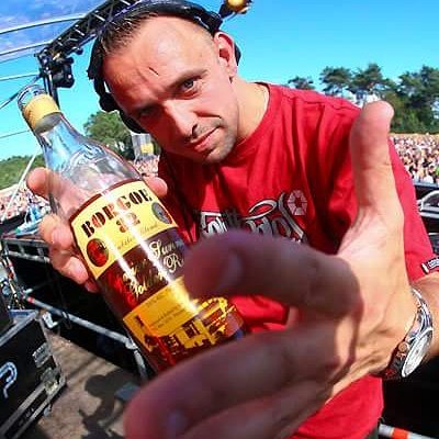 Predator_NL's tweet photo. #tbt Dominator Festival 7 years ago! With @MCThaWatcher and Borgoe 😁😁😁
#djpredator #thawatcher #dominatorfestival #hardcoremusic #djlife https://t.co/QNwIx2O6RC