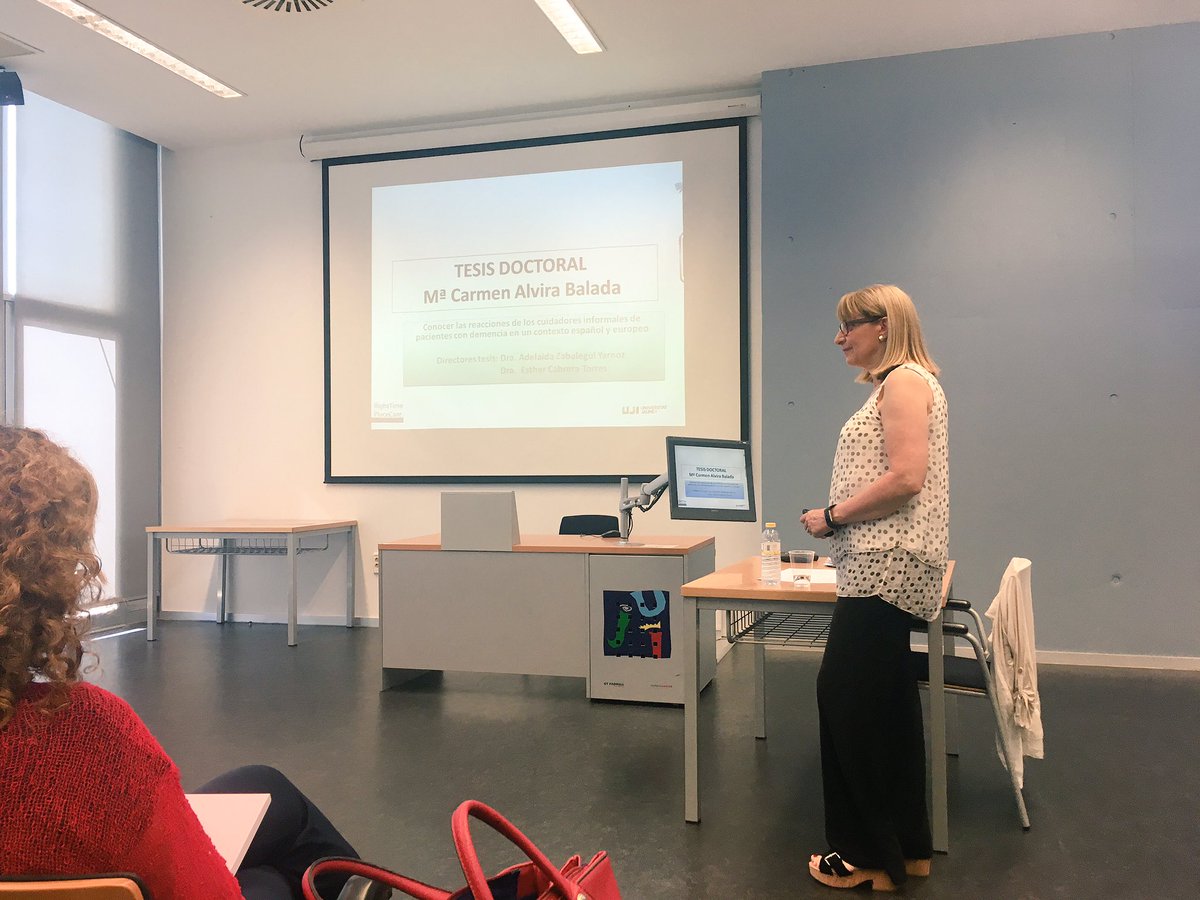 ester_risco's tweet photo. Ara @mcalvira defensant la tesi doctoral.Un orgull com a companya a @CAPSBEsq, companya al #RightTimePlaceCare i #infermera! #demència https://t.co/POwqj8vCb6
