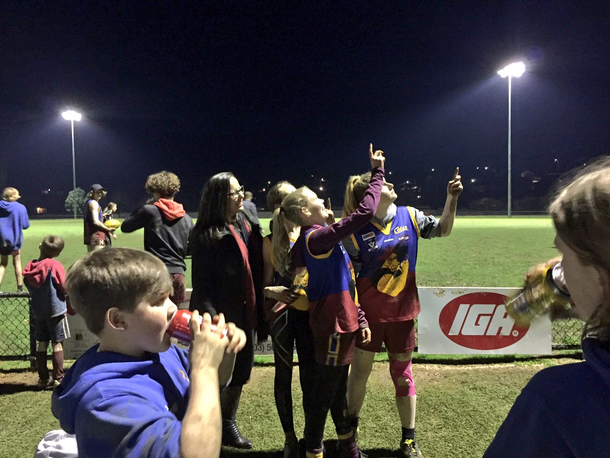 ShingvWorld's tweet photo. Warragul Colts are lit tonight!Eastern Park's brand new lights will make them a footy force to be reckoned with... #gippsnews 💡💡💡🏆🏆🏆 https://t.co/9JNvGikvrD