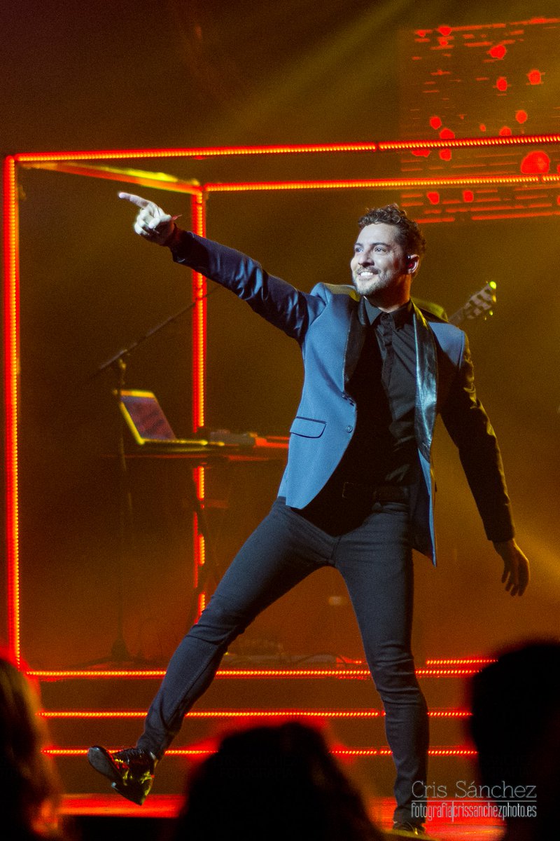 lapropuesta_web's tweet photo. . #FOTOS @davidbisbal llena de magia y emoción el @UMusicFestival en el @Teatro_Real en  https://t.co/HayrGN7fzk por @CrisSanchezMore https://t.co/vb4vyCEKM7
