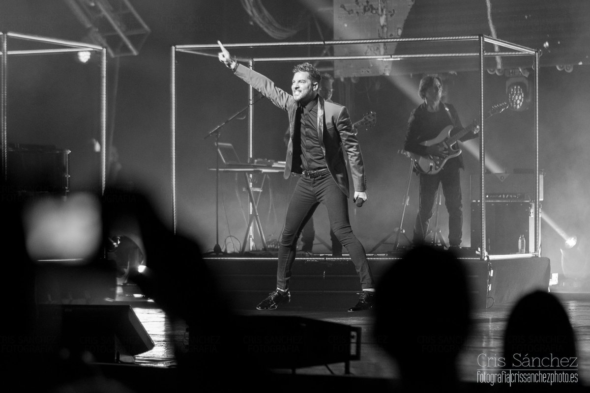 lapropuesta_web's tweet photo. . #FOTOS @davidbisbal llena de magia y emoción el @UMusicFestival en el @Teatro_Real en  https://t.co/HayrGN7fzk por @CrisSanchezMore https://t.co/vb4vyCEKM7
