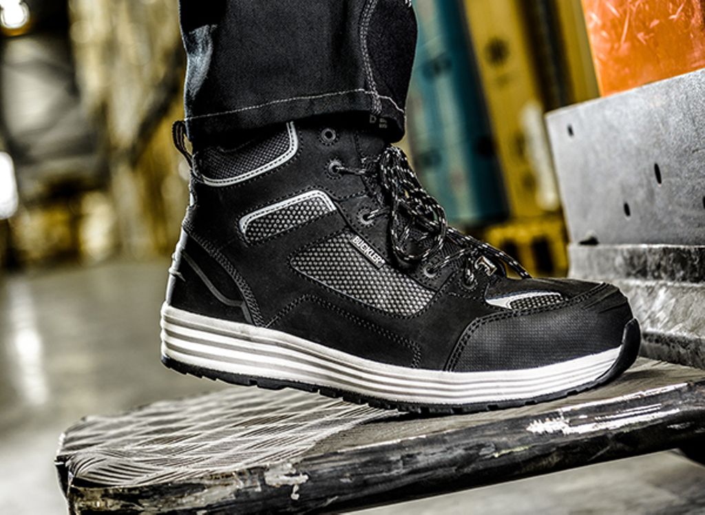 In september binnen: Largo Bay Baz. Maximale safety specs en een stoere uitstraling... bit.ly/buckler005 #bucklerboots #lichtgewicht
