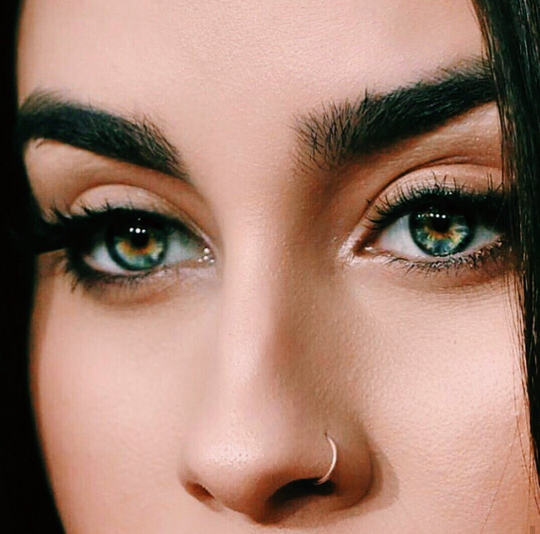 archivelauren's tweet photo. galaxies in her eyes 💚 https://t.co/hjMkY5QMhX