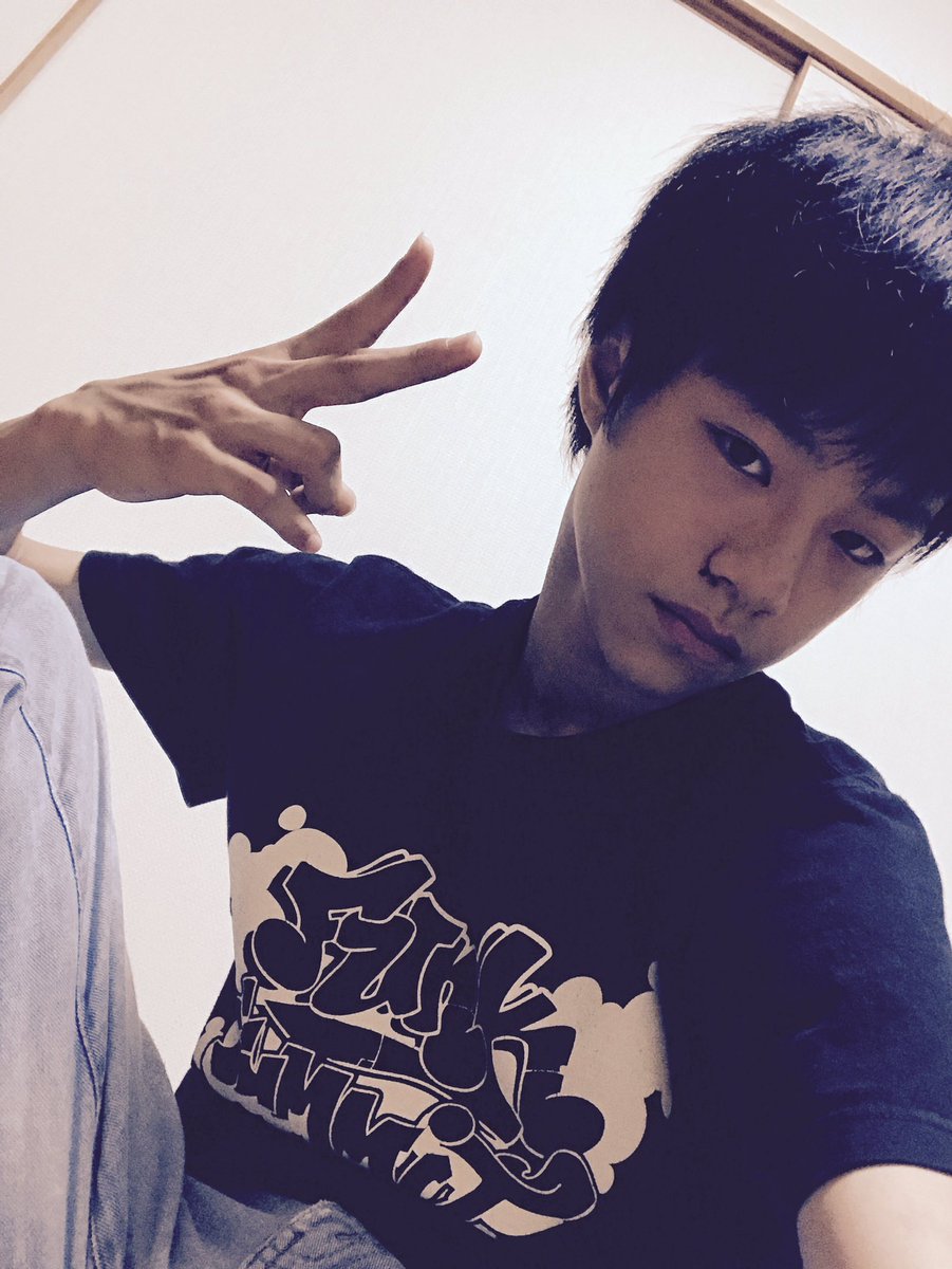 ryokurimoto1's tweet photo. こんばんはー！
今日も練習したよ🔥今日は初めて練習後の自撮り写真を上げてみたよ。
自撮り2回目だから上手く撮れてないけどどうなのかな？
ダンスもっともっと上手くなるぞー👊🔥みんなに負けてらんねー！
#マンモスター 
#栗本瞭 
#練習 
#自撮り https://t.co/bJRsBkli17