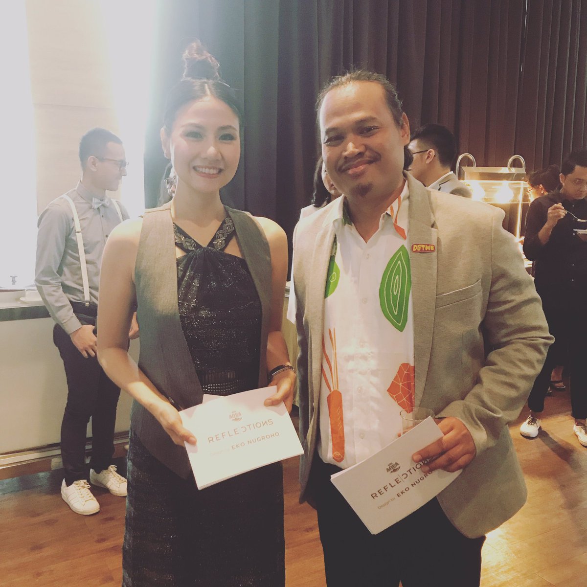 CherylTanzil's tweet photo. Bareng mas Eko Nugroho.Perupa yg udah sering kolaborasi dg brand intrnsionl dr fashion sampai elektronik #launching #AQUA #ReflectionsOfYou https://t.co/8GaL54vy4E
