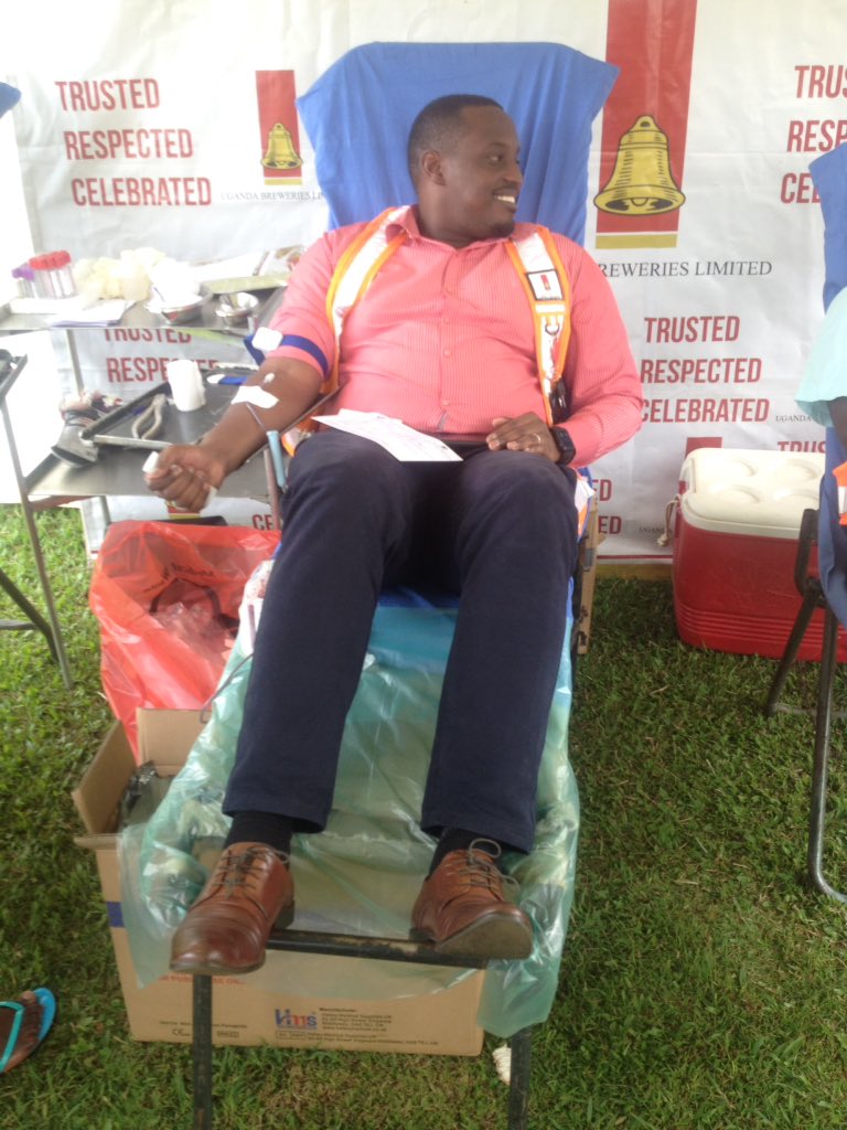 StKyamutetera's tweet photo. Hey @RoyRonaldT . Thanks for donating blood. Safe blood saves lives. #71PintsAt71 #77DOGB https://t.co/eaUPd8rjmQ