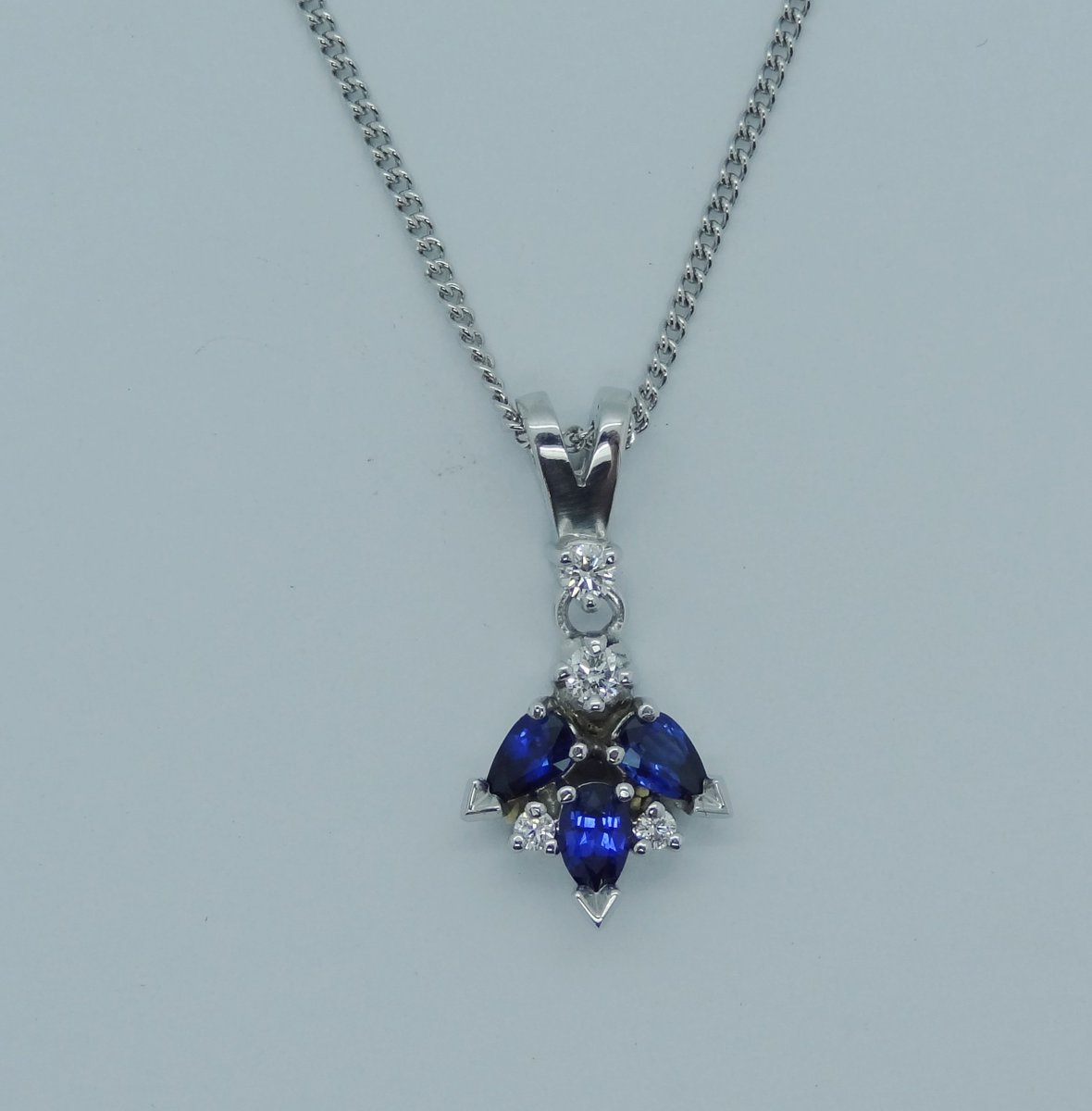 BOURNEANDKEMP's tweet photo. sapphire &amp; Diamond pendant https://t.co/8FXEKJ485Q