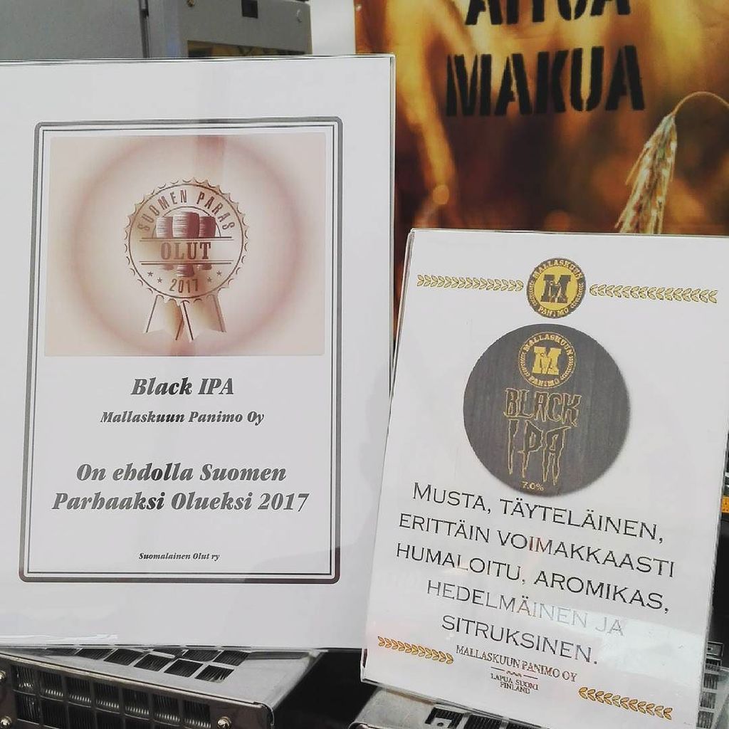 Mallaskuu's tweet photo. #sopp2017 toinen päivä käynnissä ja kilpailu Suomen parhaasta oluesta kiristyy. #mallaskuu #pienpanimo #blackipa https://t.co/Qa2X3XaKpc https://t.co/hGxtBrhLel