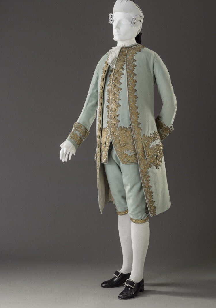 whatgrandmawore's tweet photo. Three piece court suit 1760 - coat, breeches and waistcoat, of a wool plain weave with sequins and embroidered appliqué. @LACMA https://t.co/deI3ymduB0