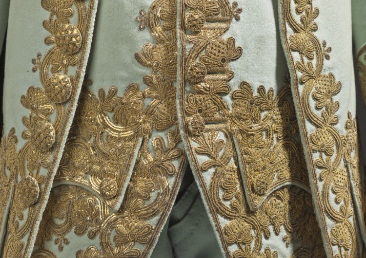whatgrandmawore's tweet photo. Three piece court suit 1760 - coat, breeches and waistcoat, of a wool plain weave with sequins and embroidered appliqué. @LACMA https://t.co/deI3ymduB0