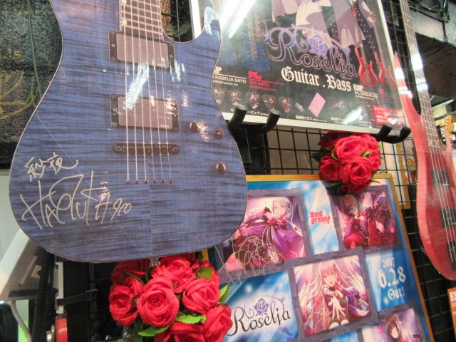 espcrafthouse's tweet photo. 【Roseliaコーナー】
Roselia追加公演がいよいよ明後日。
楽しみですねーー!!
激しく応援中✨✨
ライブ前のテンション上げにぜひお立ち寄り下さい。
#凄いぞRoselia #ESP渋谷 https://t.co/qYUeLTArEm