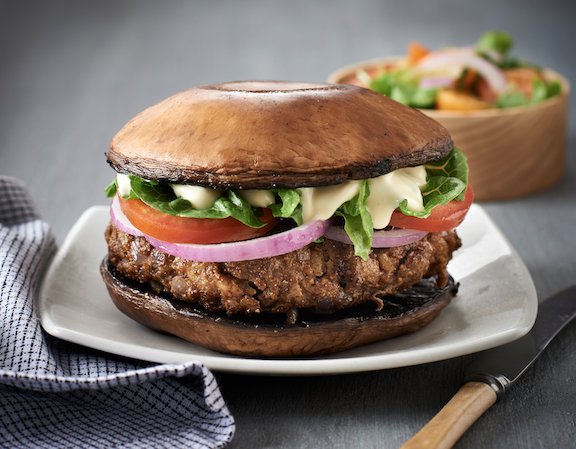 FreshMushrooms's tweet photo. Bun? Who needs a bun? We'd rather do without the carbs thank you! https://t.co/B7qho98cNe #meatandmushrooms #blendability #lowcarbfoods https://t.co/ABnSXrd5Ct