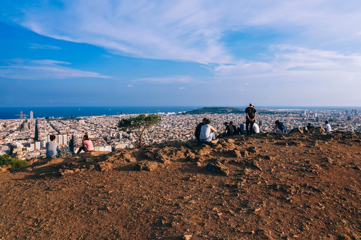 nicoloDpointgr's tweet photo. Enjoy this beautiful city with dpointgroup!
#internships #Barcelone #studentlife #Marketing ##business #graduation https://t.co/qxEQncN4Yv