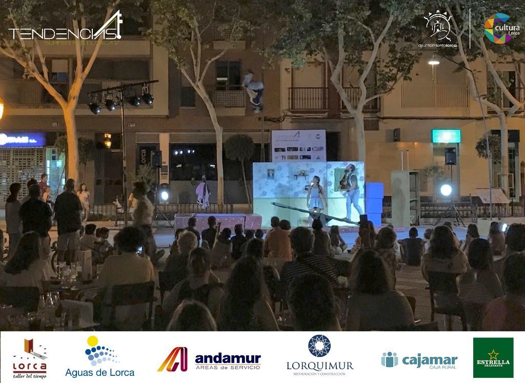 🤸 La divertidísima obra de #Teatro "El Apartamento" nos hizo disfrutar anoche con su humor y acrobacias en la Plaza Calderón #TSFLorca17