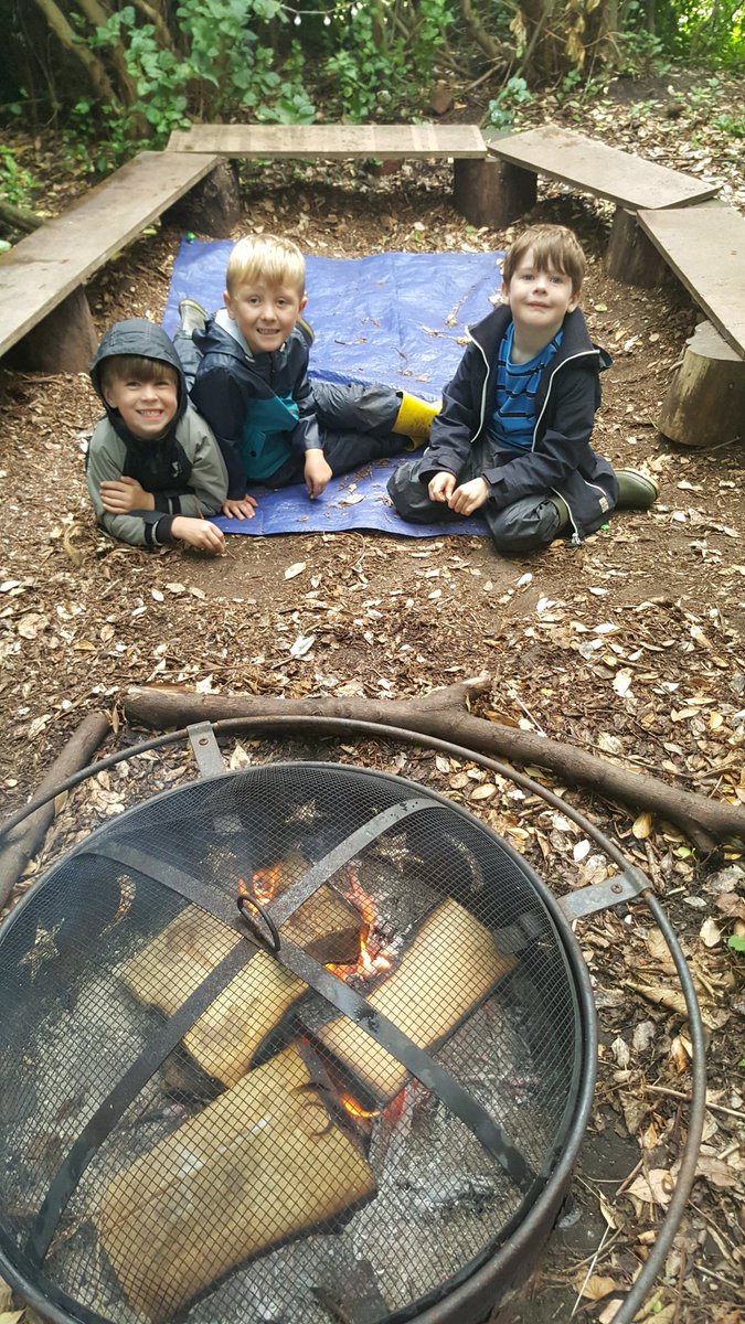 GreenTimeFS's tweet photo. Fire lighting, pizza making, swing building and hanging out! @ursulineprimary https://t.co/HKNWaBN7NP