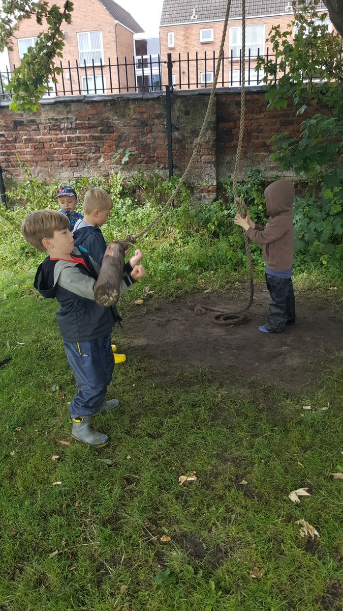 GreenTimeFS's tweet photo. Fire lighting, pizza making, swing building and hanging out! @ursulineprimary https://t.co/HKNWaBN7NP