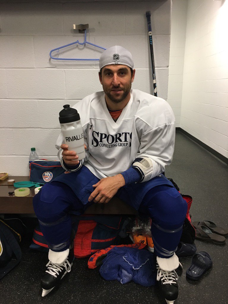 steviegio11's tweet photo. Back on the ice this week getting geared up for another season #teamrivalus https://t.co/RfZhmOjFa2