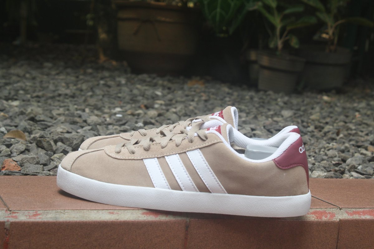 bewok_sneakers's tweet photo. Adidas vl court krem size 42 bnwb. 300k @FS_80cs @Indo_Shoesaddle @kick_class @S_Sneakers @KangTigaStripes https://t.co/Fga1EwtmgY