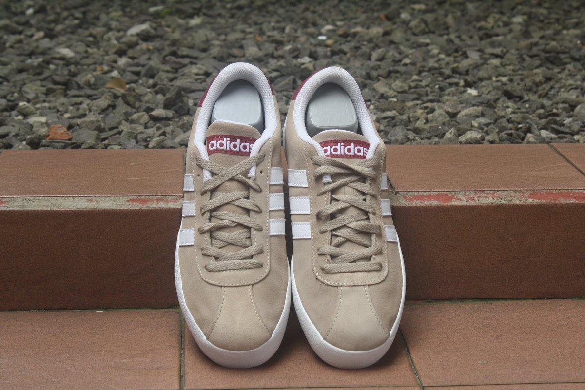bewok_sneakers's tweet photo. Adidas vl court krem size 42 bnwb. 300k @FS_80cs @Indo_Shoesaddle @kick_class @S_Sneakers @KangTigaStripes https://t.co/Fga1EwtmgY