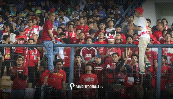 panditfootball's tweet photo. Empat Hal Keliru dari Suporter Sepakbola (Indonesia).
https://t.co/K8al73GNN2 https://t.co/IBXdUop3Gs