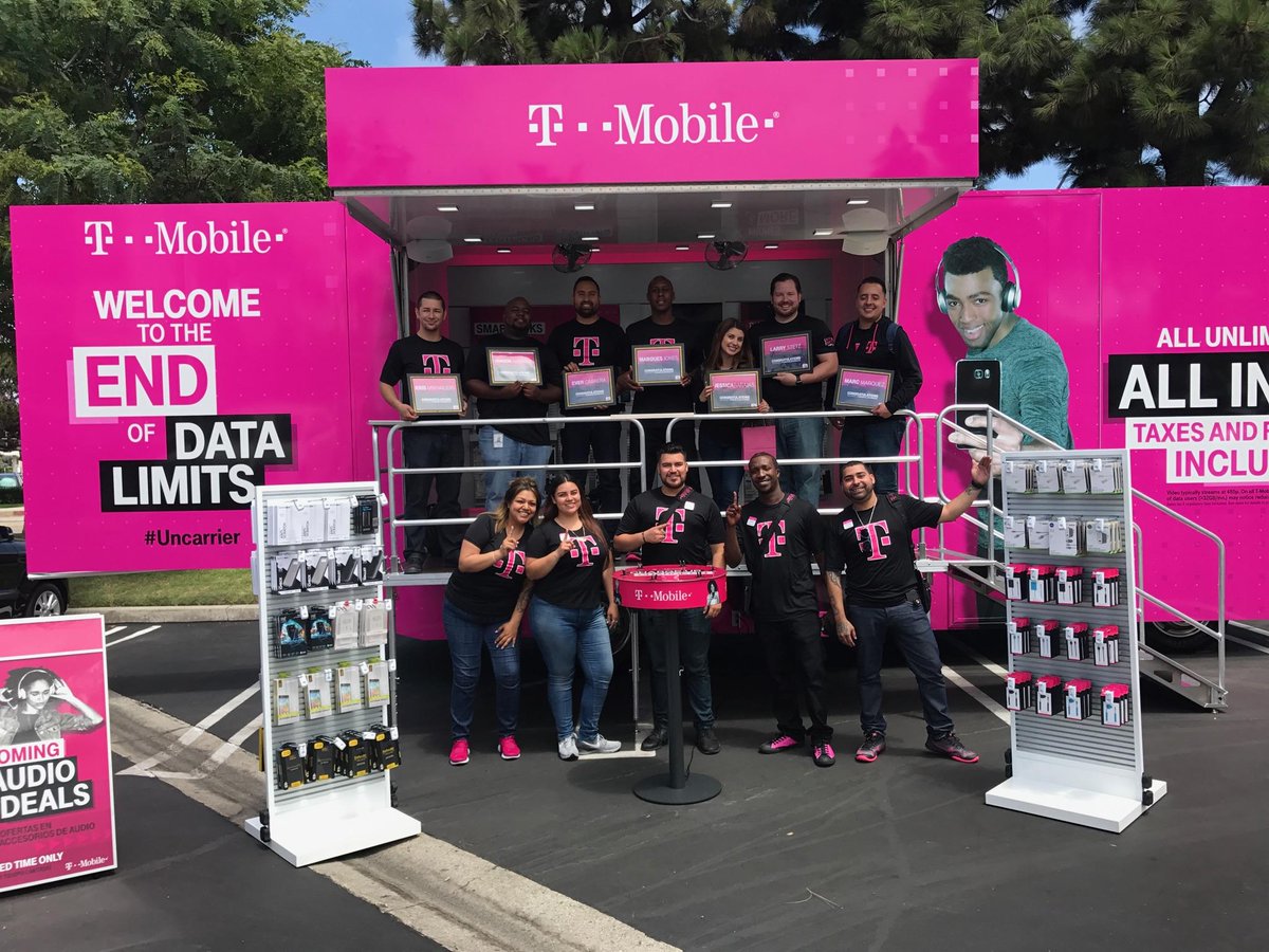 therealMJFROMLA's tweet photo. Got to spend some time with @MagentaFleetLA on their opening day! Thanks for the hospitality! #SWisBest #2017LDP #tmobile #squadgoals https://t.co/uTkVInHpou