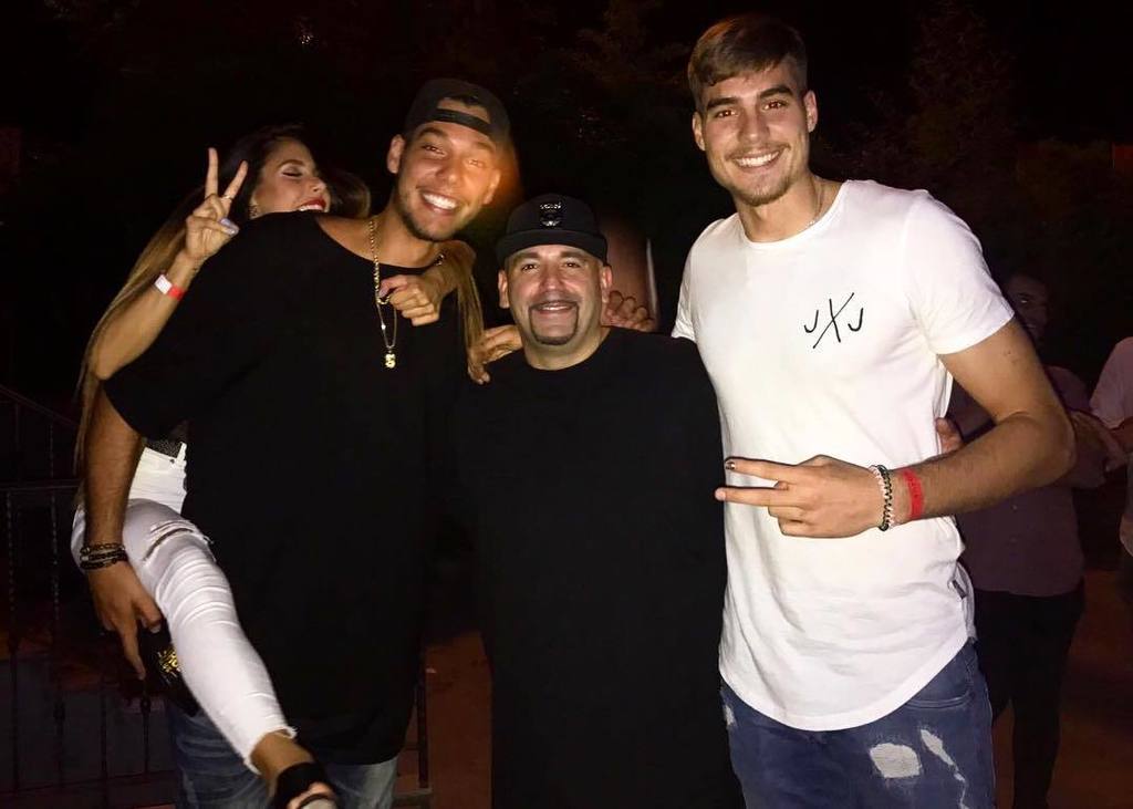 capricceclub's tweet photo. ¡@capricceclub es una sesión de altura! 🏀 Muy 🔝@willyhernangomez y @juanchiviris41 
#capricce #blackhaus #shoot #i… https://t.co/muCVEvaVvl https://t.co/iudjw0AQB8