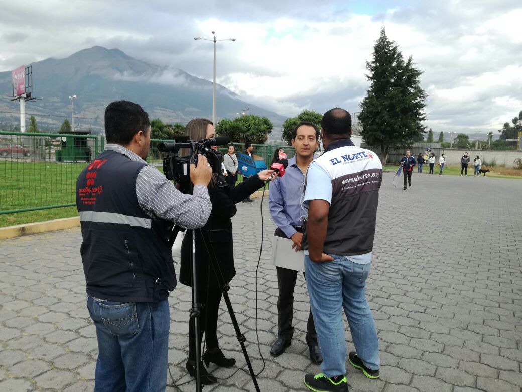 Andres_Salas87's tweet photo. La #SeguridadVial es tarea de todos, hoy en el #TerminalTerrestre de #Ibarra llevamos mensaje de concienciación para seguridad de pasajeros https://t.co/aZ13CqTdAv