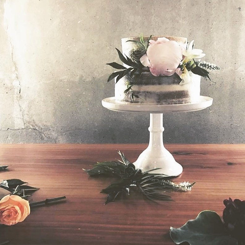 Almost too pretty to eat...almost <a href="/foxandfawnbaked/">fox & fawn bakehouse</a> 🌹 by Joyous Spaces #wedding #cake