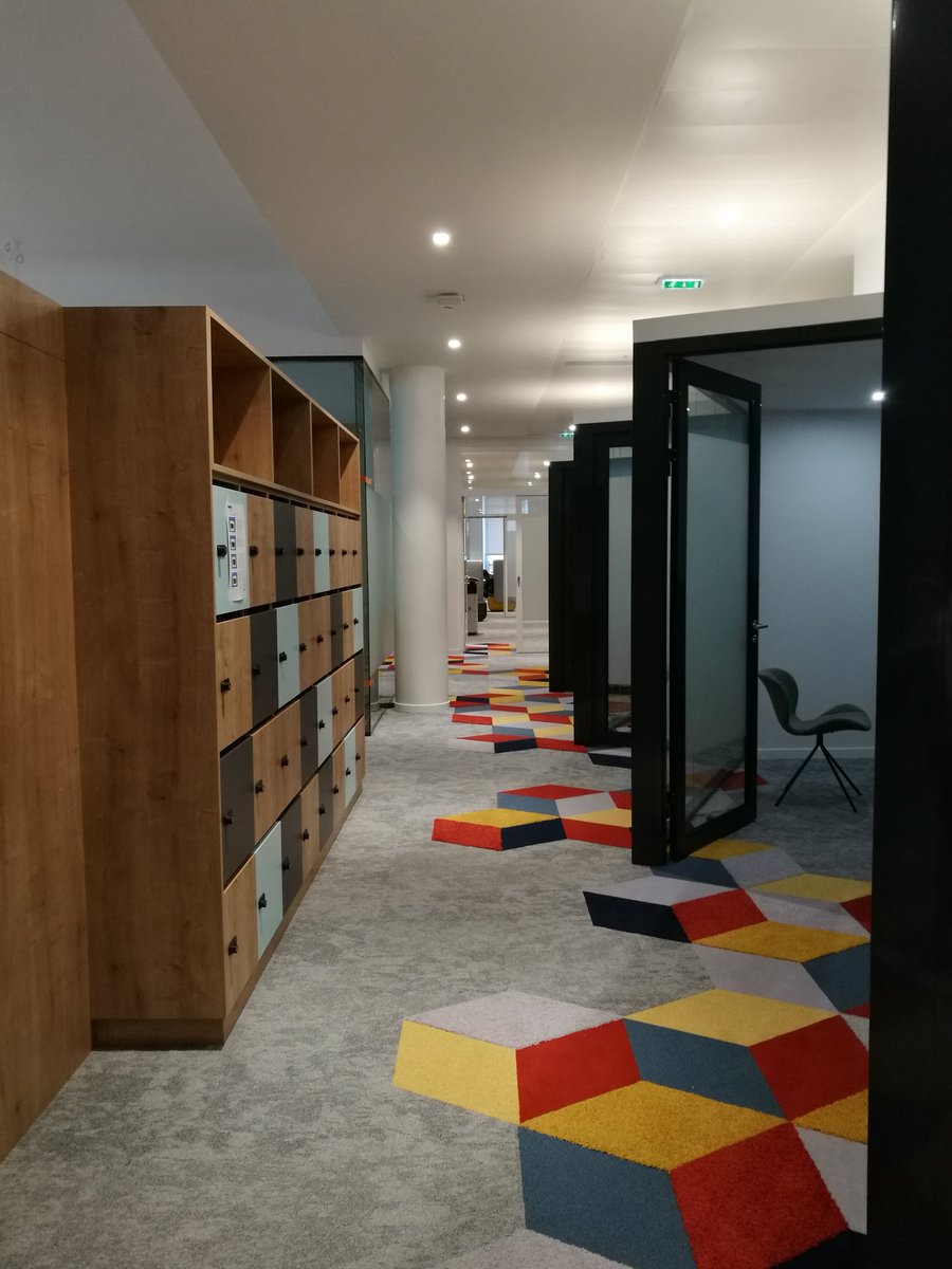 Alichnt's tweet photo. Nouveaux locaux design, flexibles et agréables pour @mc2igroupe, ça donne envie d'aller au travail ! #mc2idemenage https://t.co/rauxCblIbm
