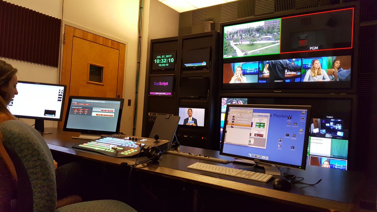 CaligariFilippo's tweet photo. Adesso Boston, day 2. Backstage today! @rdsahl #bucattolica #butv https://t.co/Lg6fbJs19Z