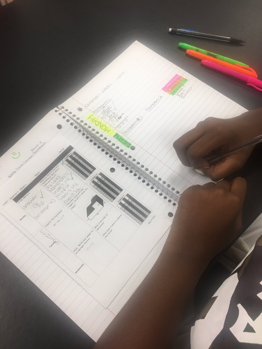 MsPrice1's tweet photo. Day 4: IMN set-up. #Organization #InteractiveMathNotebooks #Math4Life @ThesquareM2 https://t.co/KtyUUz9gcm