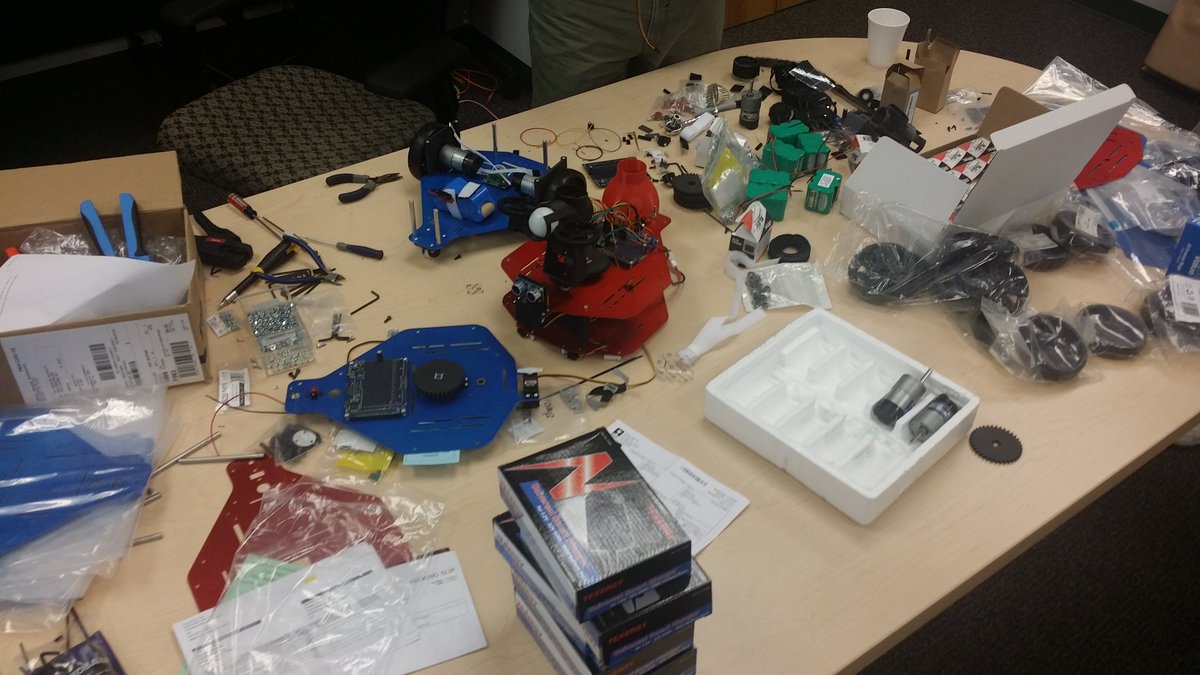 MrDColeman_Tech's tweet photo. So many robots! #VTEEA #VMASC https://t.co/eQMLSy5kcV