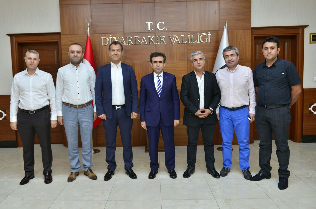 Sayın Valimiz Hasan Basri Güzeoğlu, GÜNGİAD Başkanı ve yönetim kurulu üyelerini makamında kabul etti <a href="/Hasan_Guzeloglu/">Hasan Basri Güzeloğlu</a>