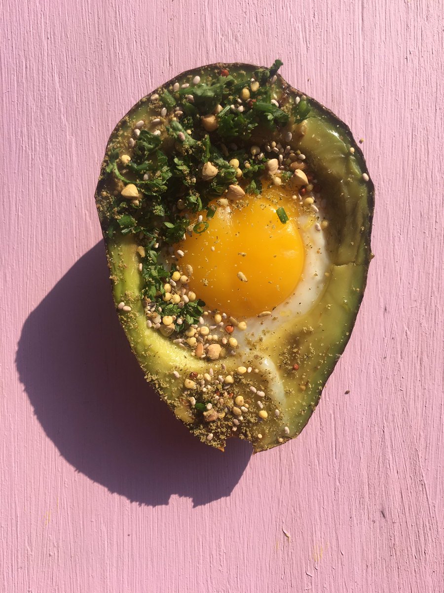 Nutreats's tweet image. Baked avo in egg for late lunch. Scoop a bit of avo out. Drop in egg. Bake at 150C for 10 min till set. Top with herbs/seeds #NutreatsEats
