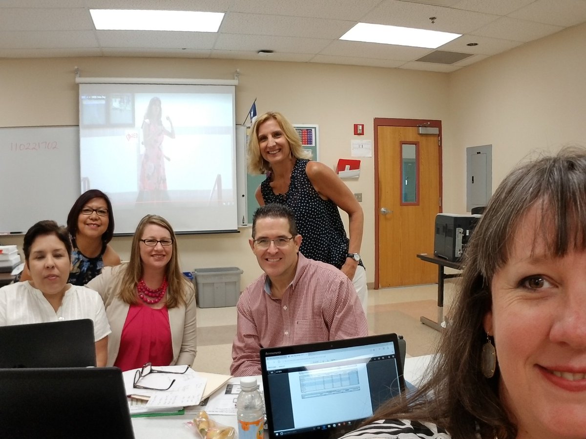 KConner1213's tweet image. Data Day 2017! #NISDInspired #kuentzproud   #DiggingIn