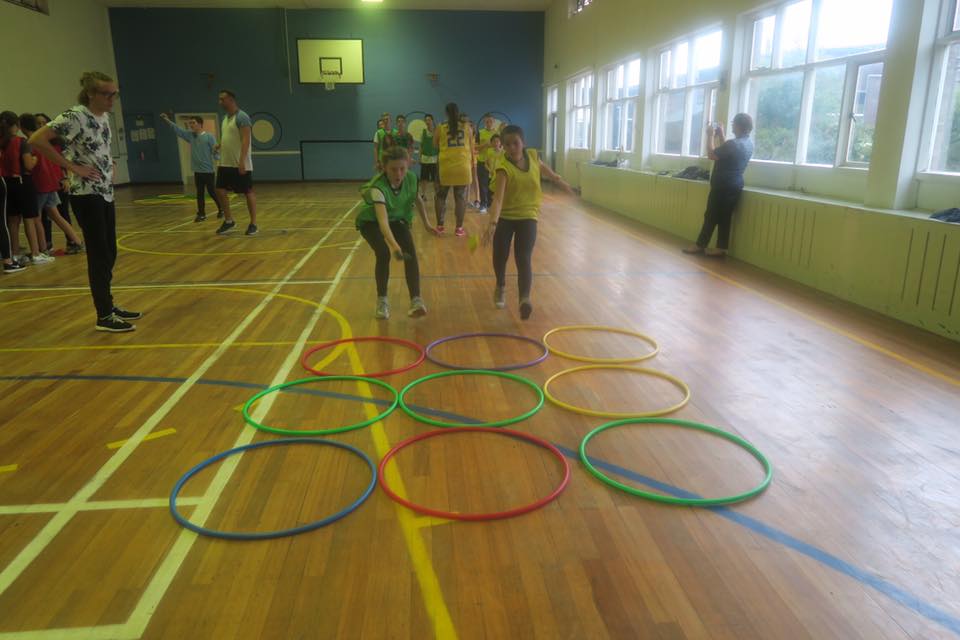 eurociu's tweet photo. Playing games at the gym! Which country will win the #EFW17 Olympics? #EuropeanFriendshipWeek #Happy #CochlearImplanTeens https://t.co/H92Ev11Tf5
